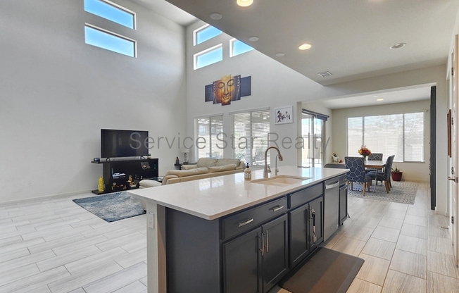 3407 E LOUISE DR