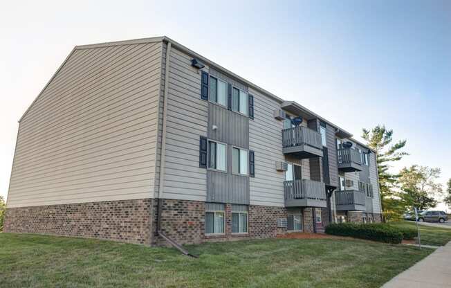 Exterior at Mason Hills Apartments in Mason, MI