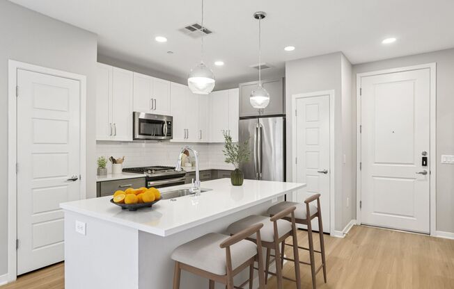 1 bed, 1 bath, 739 sqft, $1,625, Unit 129