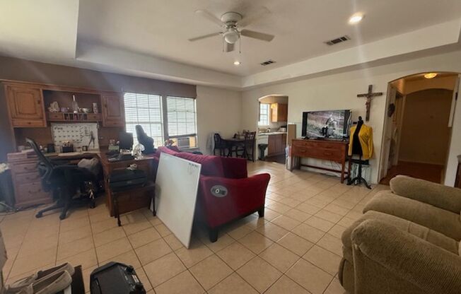 3 Bedroom 2 Bathroom House in Hills of Hays