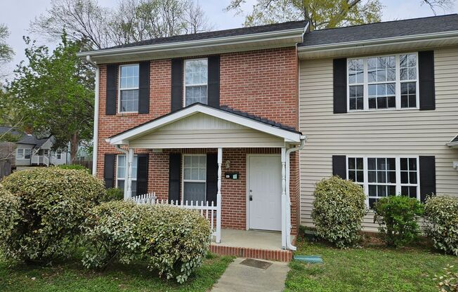 Lovely 2br 2.5ba End Unit Townhome! Available Now!