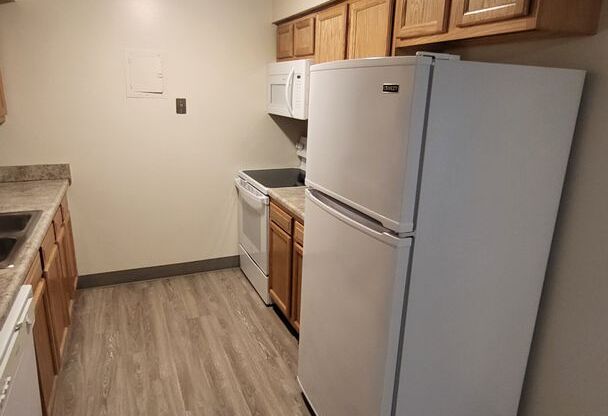 1 bed, 1 bath, 850 sqft, $990, Unit 7-712