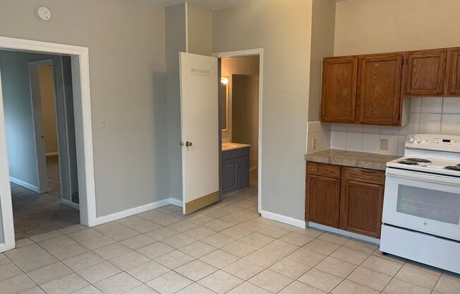 3 beds, 2 baths, $995