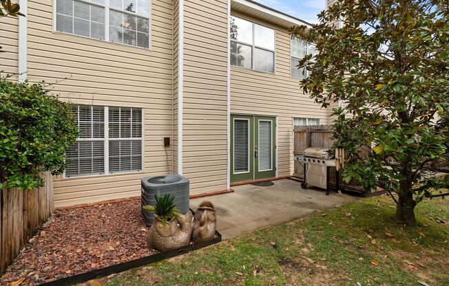 3 beds, 2.5 baths, $2,100, Unit Unit 95