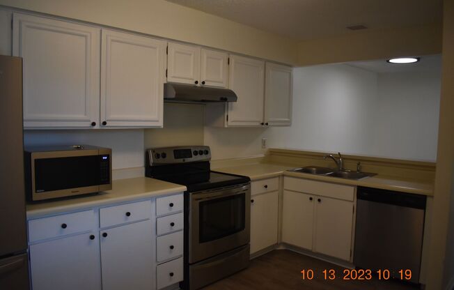 3 beds, 2 baths, $2,300