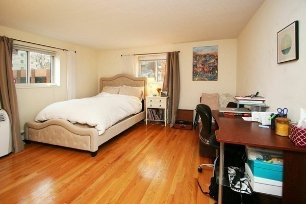 2 beds, 1 bath, 890 sqft, $3,100, Unit 14