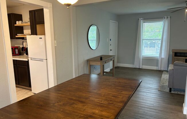 829 Indiana - 2/Bed 1/Bath - $1,000/month