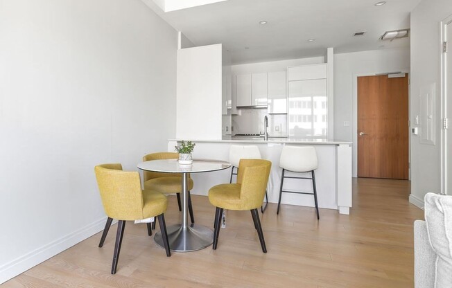 1 bed, 1 bath, 691 sqft, $5,650, Unit 1912