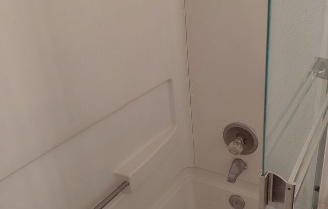 1 bed, 1 bath, 650 sqft, $1,150, Unit 21