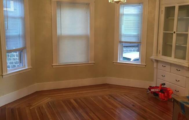 50 BROMFIELD RD