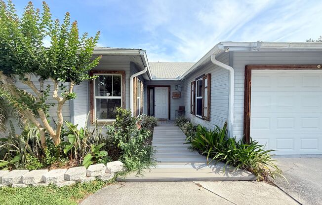 Spacious 2BR Duplex – Prime Location!