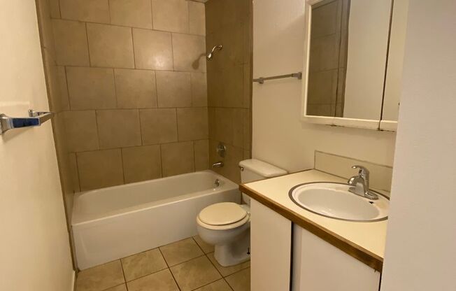 2 beds, 1 bath, 669 sqft, $1,200, Unit 38