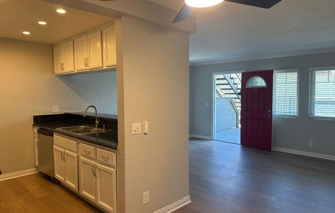 2 beds, 2 baths, 850 sqft, $2,985, Unit 841-11