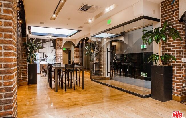 1 bed, 1 bath, 810 sqft, $2,500, Unit 301