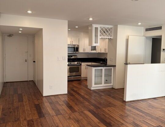 1 bed, 1 bath, 849 sqft, $2,900, Unit 3105