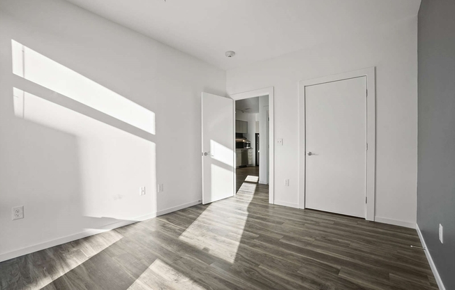 1 bed, 1 bath, 812 sqft, $4,500, Unit 504