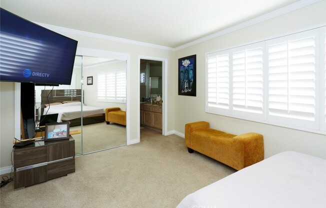 1423 S BEVERLY GLN BLVD
