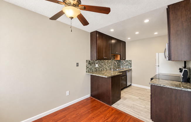 Dazzling 2-bedroom Condo for Rent - Warm Springs!