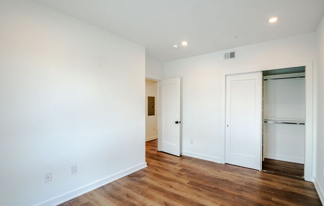 2 beds, 2 baths, 895 sqft, $1,875, Unit 201