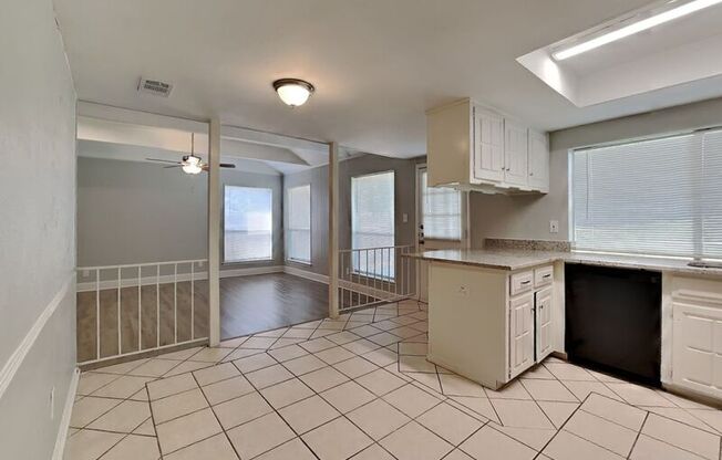 5525 FOX HL LN