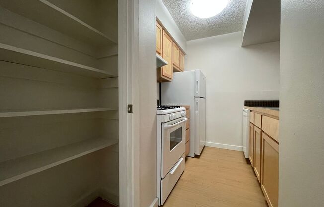 1 bed, 1 bath, 700 sqft, $1,054, Unit ELP2202-158