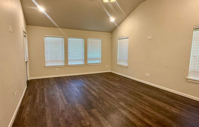 Beautiful 2 Bed 2 Bath! $500 Off First Full Month