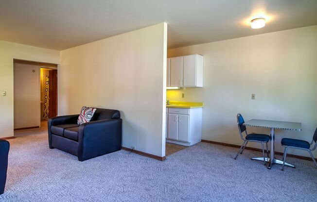 1 bed, 1 bath, 605 sqft, $1,355