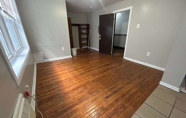Studio, 1 bath, 280 sqft, $890, Unit B12