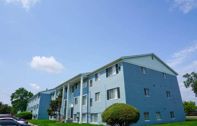 Gale Gardens apartment building with landscaping