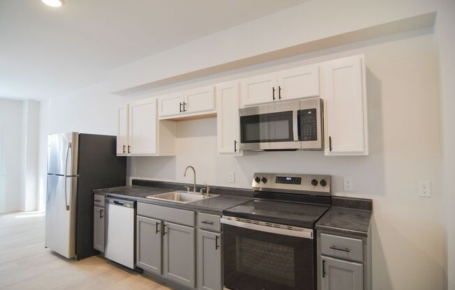 1 bed, 1 bath, $999, Unit 403