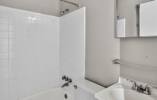 1 bed, 1 bath, 400 sqft, $875, Unit 13