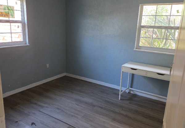 1449 N RONALD REAGAN BLVD