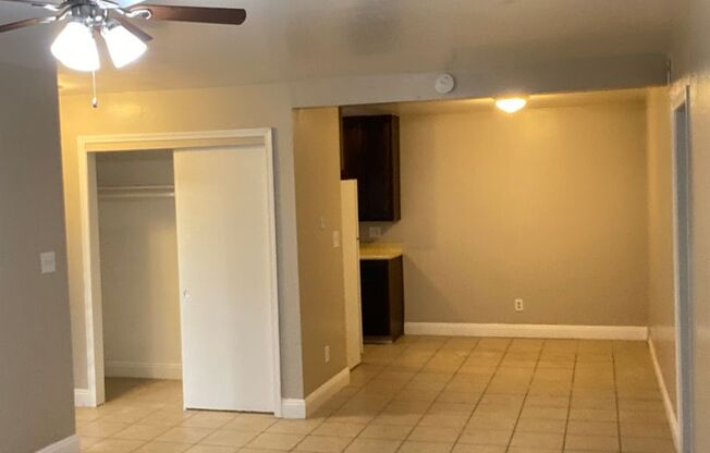 3 beds, 1.5 baths, 1,106 sqft, $1,475, Unit 214