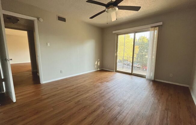 2 beds, 1 bath, $2,100, Unit # 211