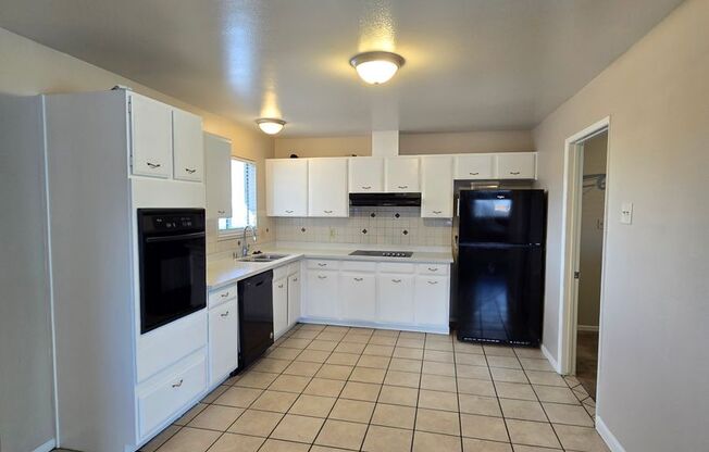 SINGLE STORY HOME WITH POOL!!!