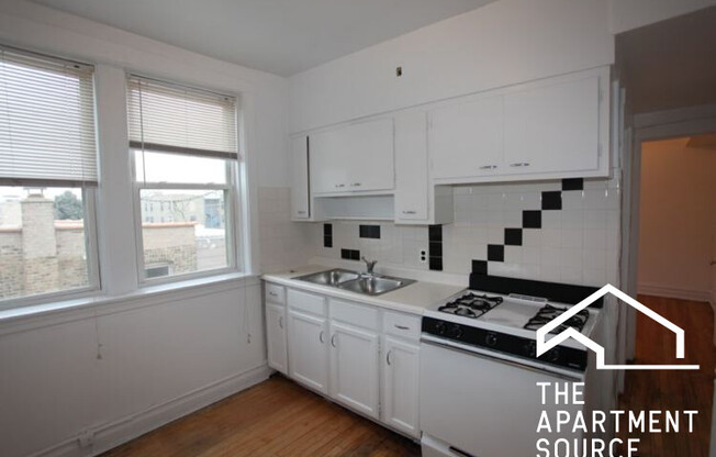 3056 W Berteau Ave