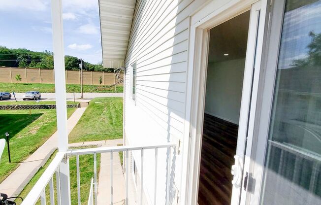 2 beds, 1 bath, 1,027 sqft, $1,299, Unit 5-207