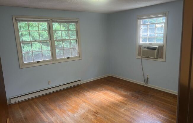 Spacious 2 Bedroom Minutes From UNC Campus