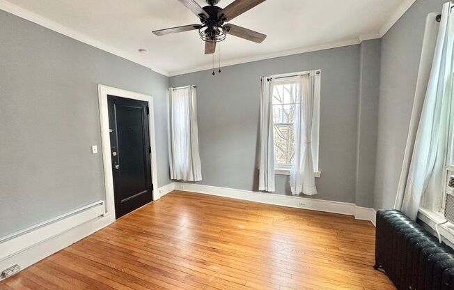 2 beds, 1 bath, $1,350, Unit 310