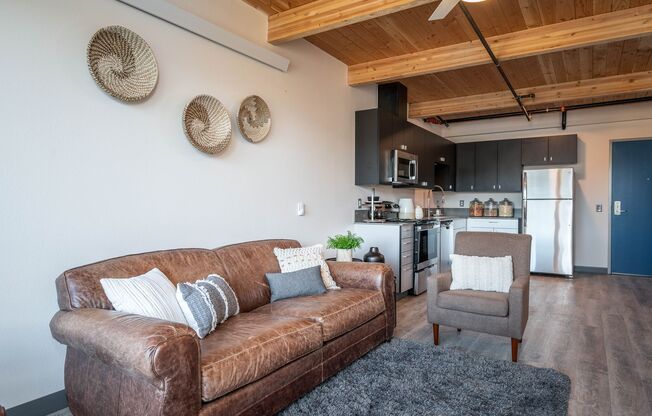 2 beds, 1 bath, 746 sqft, $1,599, Unit 316
