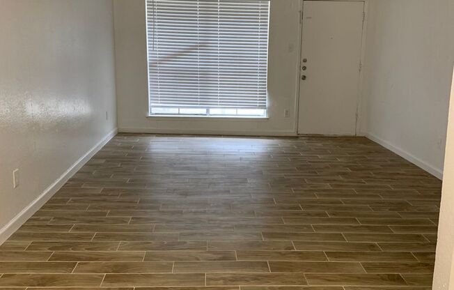 2 Bedrooms / 2 Baths updated condo upstairs