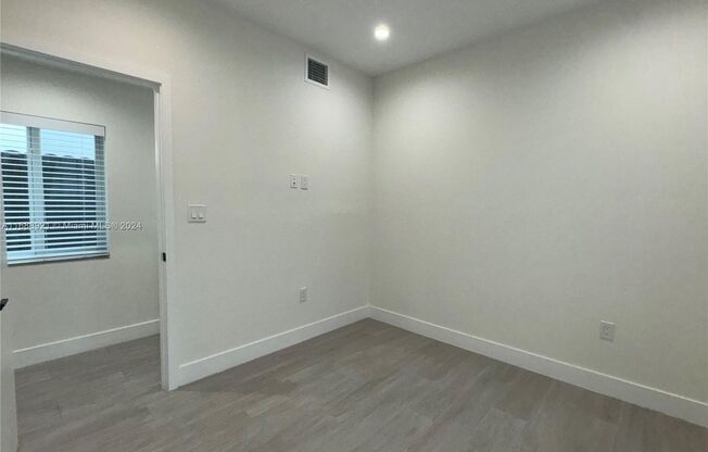 3 beds, 2 baths, 1,000 sqft, $3,600, Unit 1786 SW 9th St apt2 (A11688921)