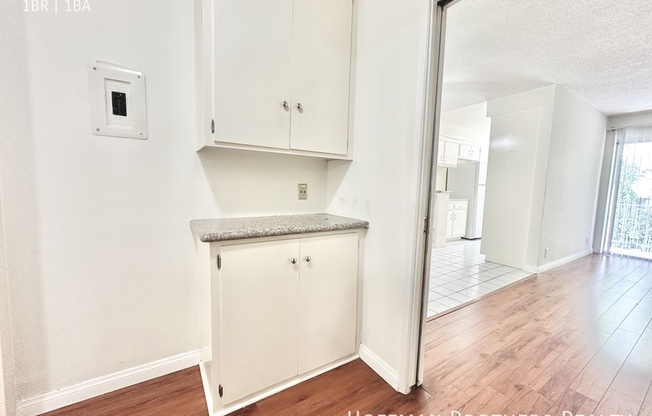 1036 N CRES HTS BLVD