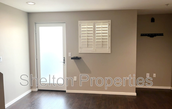 525 W Lakeside Dr