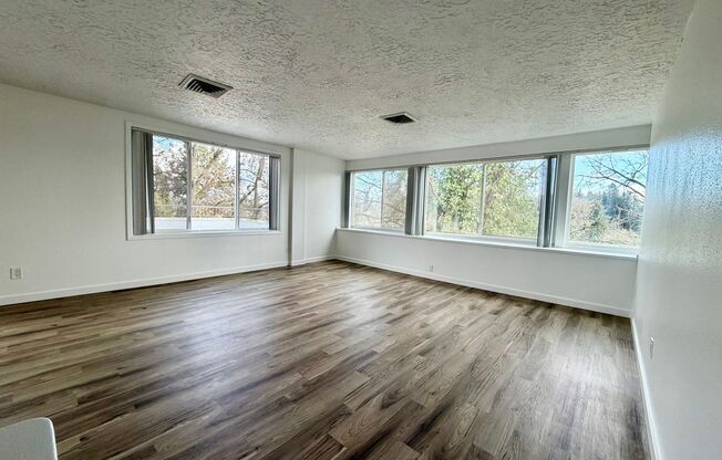 3 beds, 2 baths, 985 sqft, $2,375, Unit 401