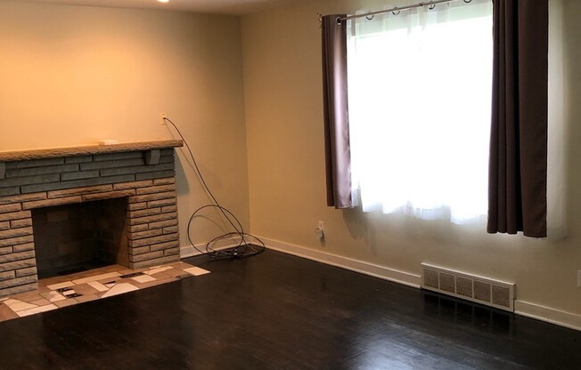 2 beds, 1 bath, $1,425