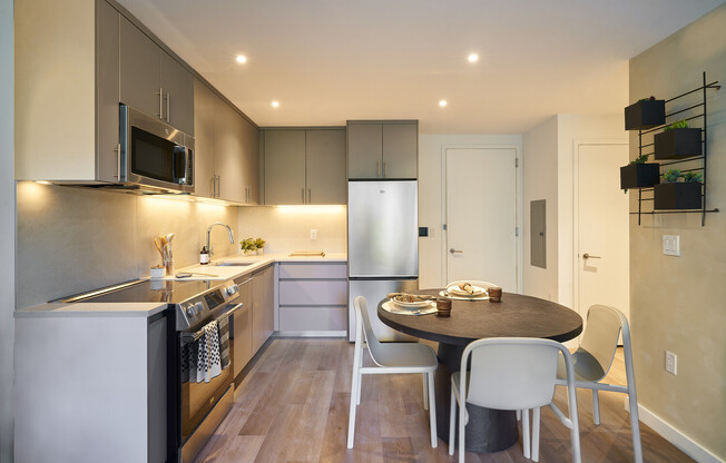 2 beds, 2 baths, $3,664, Unit 4ZA