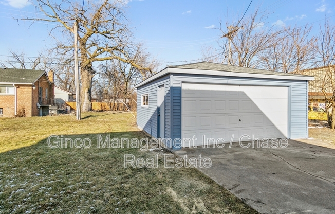 922 E 155 ST