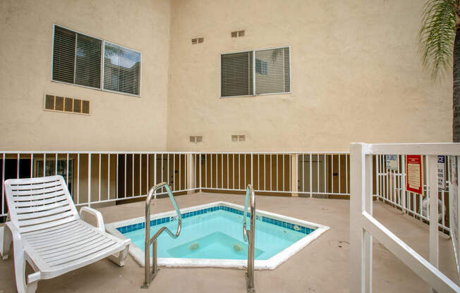 Apartment Building in Los Angeles Jacuzzi