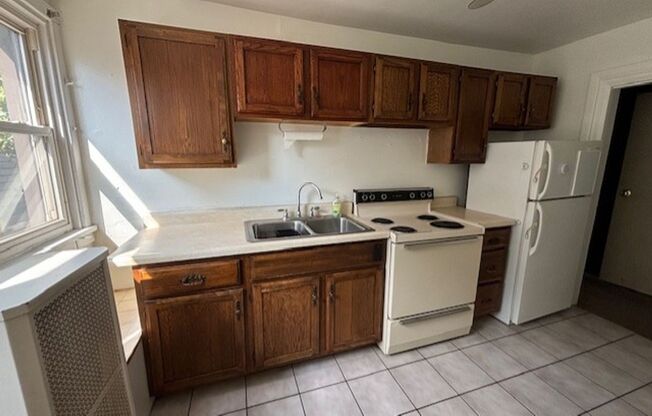 1 bed, 1 bath, $895, Unit #3